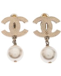Chanel Cc Faux Pearl Drop Clip On Earrings - Metallic