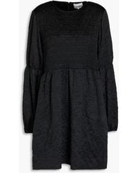 Ganni - Minikleid aus satin in knitteroptik mit raffung - Lyst