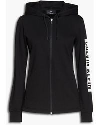 Calvin Klein Bedruckter hoodie aus fleece aus einer baumwollmischung - Schwarz