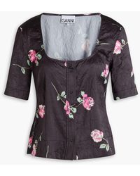 Ganni - Bluse aus satin in knitteroptik mit floralem print - Lyst