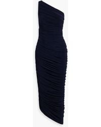 Norma Kamali - Diana robe aus stretch-jersey mit raffungen und asymmetrischer schulterpartie - Lyst