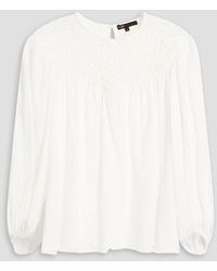 Maje - Bluse aus baumwolle mit häkelspitzenbesatz und eingewebten punkten - Lyst