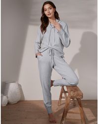 Track pants and sweatpants for Women 