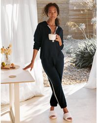 Track pants and sweatpants for Women 