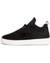lancer lace up sneaker