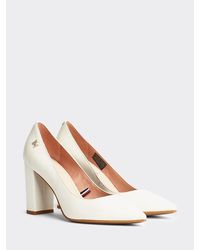 Tommy Hilfiger Leren Pump Met Hoge Hak En Monogram - Wit