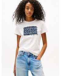 Tommy Hilfiger - T-Shirt Met Gebloemde Vlag - Lyst