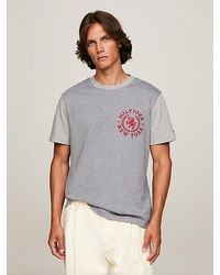 Tommy Hilfiger - Camiseta de punto con logo y escudo - Lyst