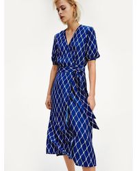 Tommy Hilfiger Viscose Wikkeljurk Met Print - Blauw