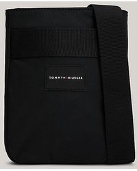Tommy Hilfiger - Kleine Crossbody-Tasche mit gummiertem Logo - Lyst