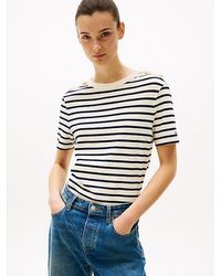 Tommy Hilfiger - T-Shirt Mit Goldfarbenen Knöpfen - Lyst