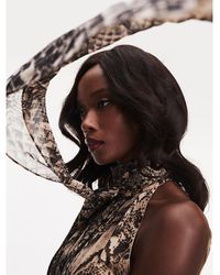 Tommy Hilfiger Zendaya Jurk Met Halternek En Slangenprint - Grijs