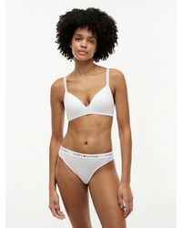Tommy Hilfiger - Repeat Logo Lightly Lined Triangle Bra - Lyst