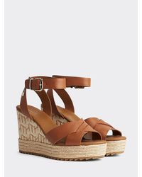 Tommy Hilfiger Hoge Sleehak Met Th-monogram - Bruin