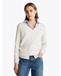 Tommy Hilfiger - Kabelgebreide Trui Met V-Hals - Lyst