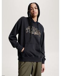 Tommy Hilfiger - Relaxed Fit Hoodie mit Varsity-Logo - Lyst
