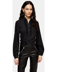 TOPSHOP Chemisier noir et blanc à pois avec col ondulé