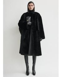 TOTEME - Collarless Shearling Coat - Lyst