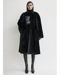 TOTEME - Collarless Shearling Coat - Lyst