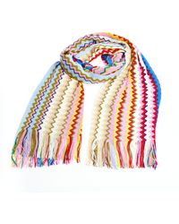 Missoni Zigzag-pattern Scarf in Red Save 20% Womens Scarves and mufflers Missoni Scarves and mufflers 