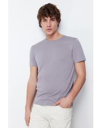 Trendyol - Es, kurzärmliges basic-t-shirt mit normalem/normalem schnitt und rundhalsausschnitt - Lyst
