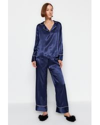 Trendyol - Pyjama-set aus hemd und hose aus satin mit en paspeln und detailliertem webmuster - Lyst