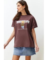 Trendyol - Es, bedrucktes, übergroßes/weites strick-t-shirt mit rundhalsausschnitt aus 100 % baumwolle - Lyst