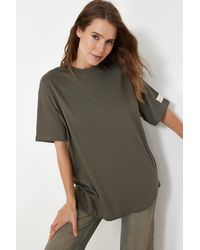 Trendyol - Anthrazit nachhaltigeres strick-t-shirt aus 100 % baumwolle mit übergroßem schnitt und gewebtem etikett - Lyst