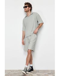 Trendyol - Limited edition stone übergroße/weit geschnittene, strukturierte, faltenfreie ottoman-shorts - Lyst