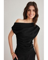 Trendyol - Schwarze Strickbluse Mit Asymmetrischem Ausschnitt Und Drapiertem Detail – Für Damen - Lyst