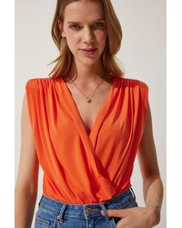 Happiness İstanbul - Orangefarbene Strickbluse Mit Wickelkragen Und Druckknöpfen Für Damen - Lyst