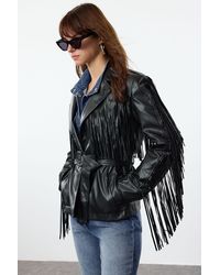 Trendyol - Schwarzer Kunstledermantel – Gürtel Und Quastendetail, Normale Passform Für Damen - Lyst