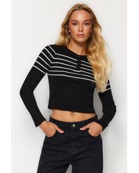 Trendyol - Schwarzer Kurzer Strickpullover Mit Streifen Für Damen - Lyst