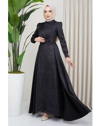 Olcay - Satin-hijab-abendkleid mit pailletten- und glitzerdetail auf der vorderseite und cape-rock - Lyst