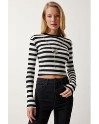 Happiness İstanbul - Schwarze Und Weiße Gestreifte Kurze Strickbluse Mit Abnehmbarer Halskette Für Damen - Lyst