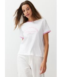 Trendyol - Farbenes strick-t-shirt aus 100 % baumwolle mit slogan-aufdruck und kontrastierender paspelierung - Lyst