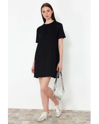 Trendyol - Schwarzes, Kurzes, Geripptes, Dehnbares Mini-T-Shirt-Kleid Mit Rundhalsausschnitt Für Damen - Lyst