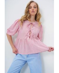 Trend Alaçatı Stili - Gestreifte Bluse Aus Leinenmischung Mit Schnürung Für Damen - Lyst