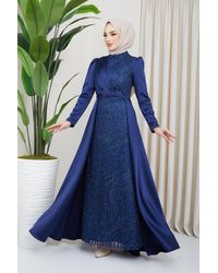 Olcay - Satin-hijab-abendkleid mit pailletten- und glitzerdetail auf der vorderseite und cape-rock k.ndi̇go - Lyst