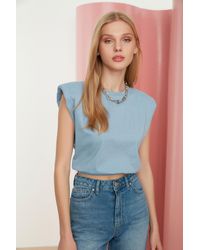 Trendyol - Blaues, Wattiertes, Kurz Geschnittenes Strick-T-Shirt Aus 100 Baumwolle Mit Rundhalsausschnitt Für Damen - Lyst