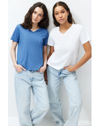 Trendyol - Indigo, 100 % baumwolle, 2er-pack, regular/normal fit, basic-strick-t-shirt mit v-ausschnitt, - Lyst