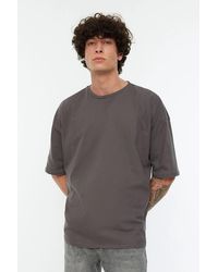 Trendyol - Anthrazitfarbenes basic-t-shirt aus 100 % baumwolle in übergröße/weitschnitt mit kurzen ärmeln - Lyst