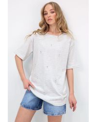 Trend Alaçatı Stili - Graues, Übergroßes, Mit Steinen Und Perlen Besticktes T-Shirt Mit Rundhalsausschnitt – Für Damen - Lyst