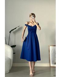 Deafox - Saks – Blaues Kleid Aus Scuba-Stoff Mit Madonna-Kragen Und Gürtel Für Damen - Lyst