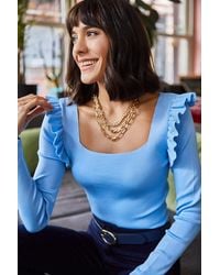 Olalook - Babyblaue, Kurz Geschnittene Strickbluse Mit Quadratischem Kragen Und Rüschen Für Damen - Lyst