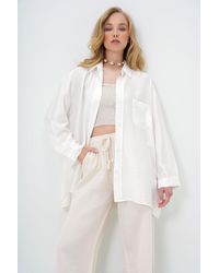 Trend Alaçatı Stili - Weißes Oversize-Aerobin-Leinenhemd Mit Einer Tasche Für Damen - Lyst