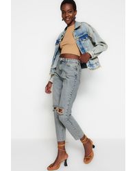 Trendyol - E mom-jeans mit zerrissenem detail und hoher taille - Lyst