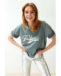 Trendyol - Es, verwaschenes strick-t-shirt mit slogan-print, entspannter/bequemer passform und rundhalsausschnitt - Lyst