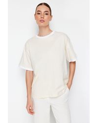 Trendyol - Steinfarbenes Strick-T-Shirt Aus 100 Baumwolle Mit Kontrastierendem Kragen Und Streifen, Übergroß/Locker Geschnitten, Für Damen - Lyst