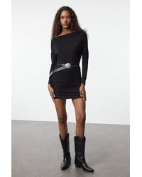 Trendyol - Schwarzes, Figurbetontes Minikleid Mit Asymmetrischem Ausschnitt – Für Damen - Lyst